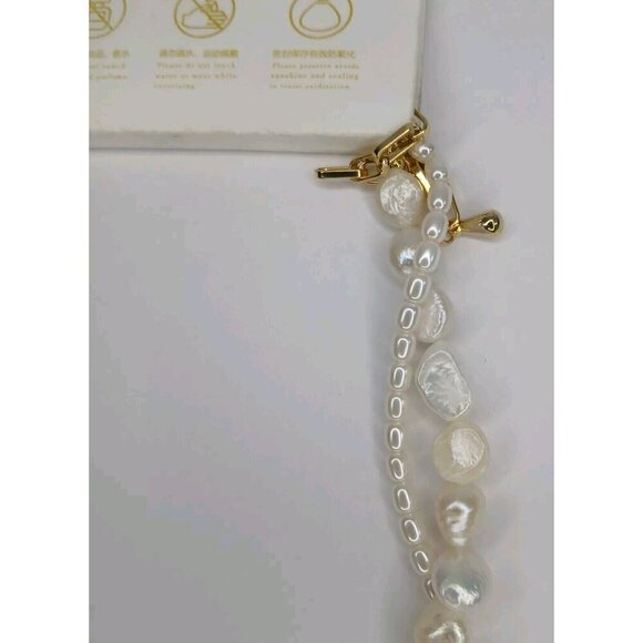 NEW Woman White Pearl Necklace With Golden Pendant - Picture 6 of 6